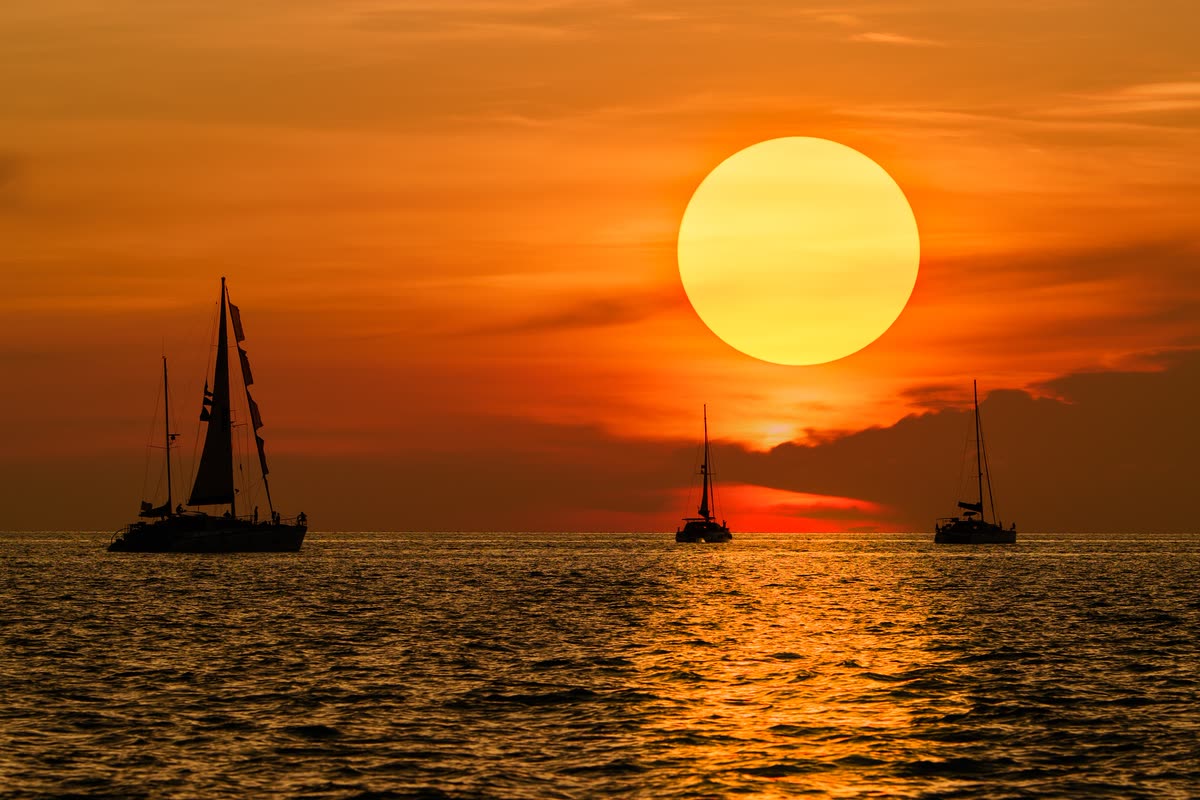 Embarcaciones al amanecer