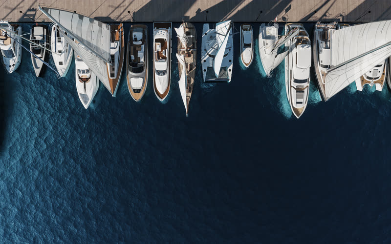 Amarres de un puerto deportivo vistos desde el aire